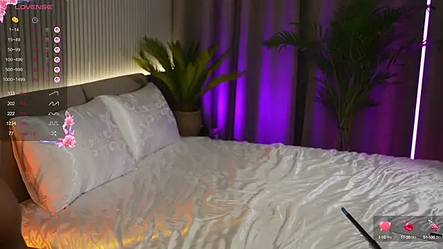 Snapshot of sexy_sabotageee chatting on 09.22.25 sexy sabotageee online show from 09.22.25