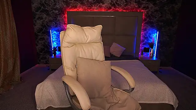 Snapshot of AnacondaOn chatting on 01.11.25 AnacondaOn online show from 01.11.25