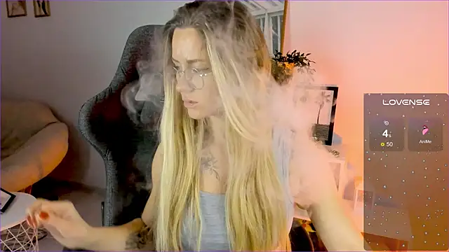 Snapshot of LadyIzabel chatting on 12.02.24 LadyIzabel online show from 12.02.24