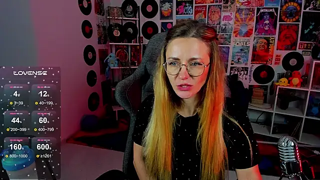 Snapshot of LadyIzabel chatting on 12.13.24 LadyIzabel online show from 12.13.24