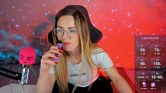 Snapshot of LadyIzabel chatting on 12.23.24 LadyIzabel online show from 12.23.24