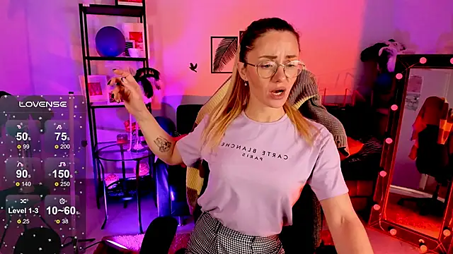 Snapshot of LadyIzabel chatting on 12.28.24 LadyIzabel online show from 12.28.24