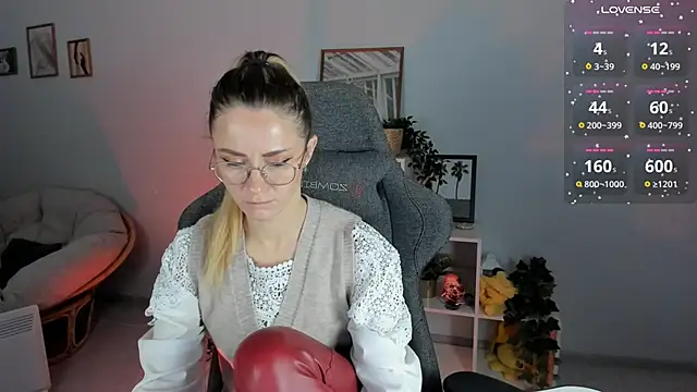 Snapshot of LadyIzabel chatting on 02.09.25 LadyIzabel online show from 02.09.25