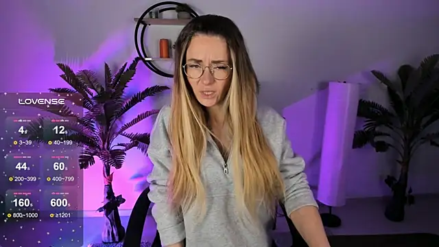 Snapshot of LadyIzabel chatting on 02.10.25 LadyIzabel online show from 02.10.25