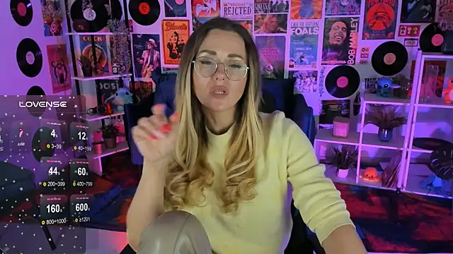 Snapshot of LadyIzabel chatting on 02.17.25 LadyIzabel online show from 02.17.25