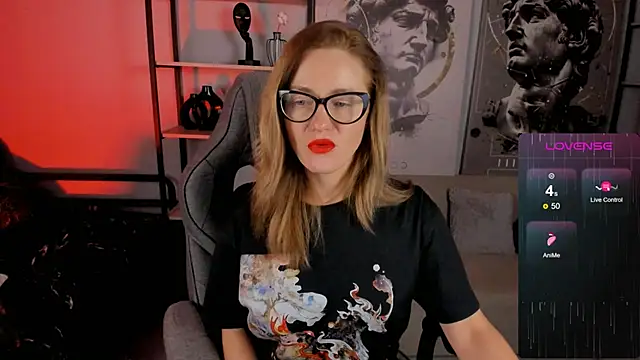 Snapshot of LadyIzabel chatting on 11.03.25 LadyIzabel online show from 11.03.25