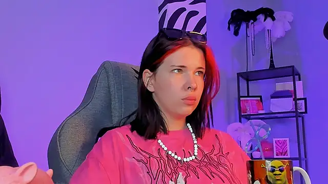 AliceSunday online show from 09.25.25