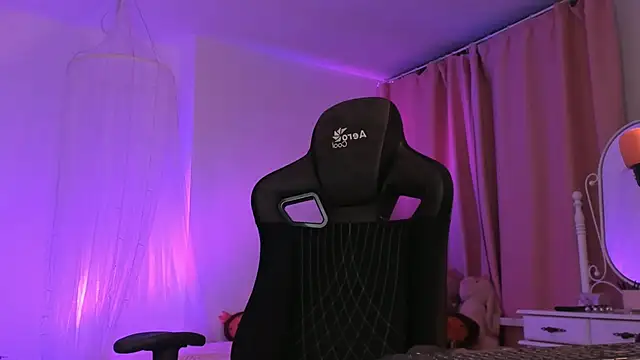 AliceSunday online show from 10.04.25