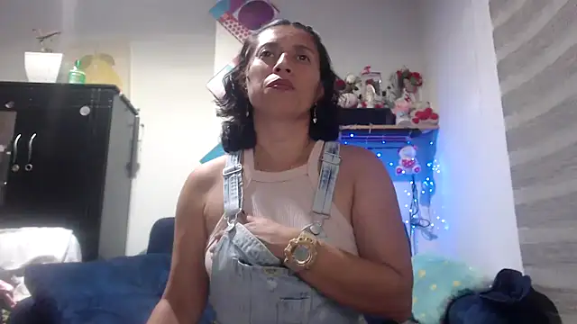 Snapshot of sexy_mary_69 chatting on 10.14.25 sexy mary 69 online show from 10.14.25