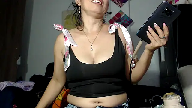 Snapshot of sexy_mary_69 chatting on 12.16.25 sexy mary 69 online show from 12.16.25