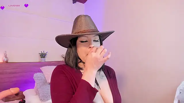 Snapshot of sherylgrey chatting on 09.23.25 sherylgrey online show from 09.23.25
