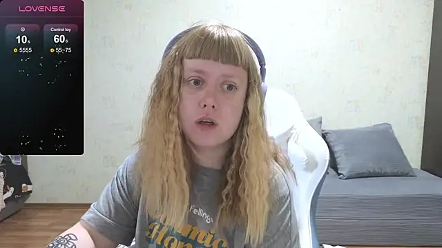 Snapshot of June_shy0 chatting on 05.20.26 June shy0 online show from 05.20.26