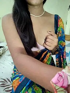 Snapshot of Meenakshi_ chatting on 10.28.25 Meenakshi  online show from 10.28.25