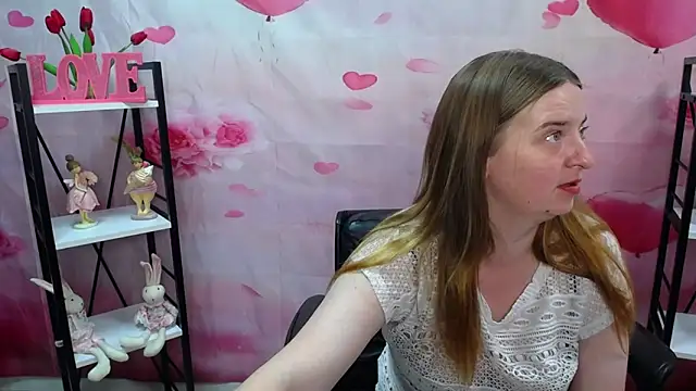 Snapshot of FreyaDak chatting on 05.26.26 FreyaDak online show from 05.26.26