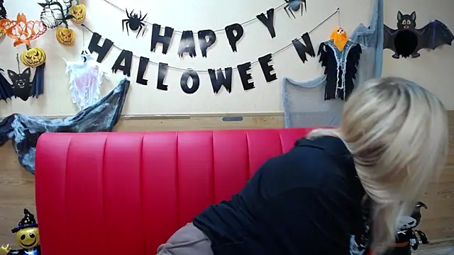 BeatriceFly online show from 10.28.25