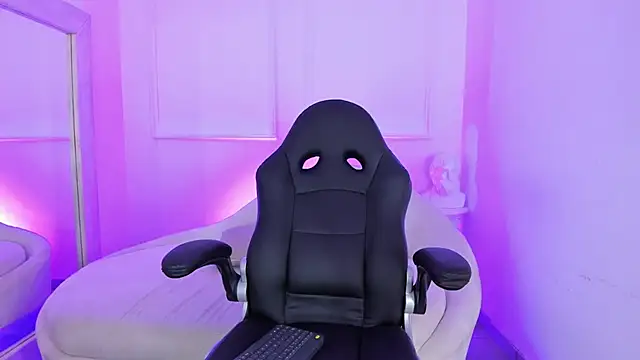 Hanna Moonlight  online show from 02.04.25