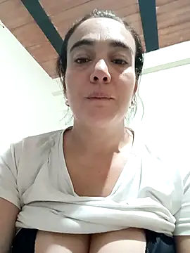 skayhot  online show from 02.20.25