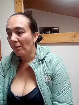 skayhot  online show from 10.28.25