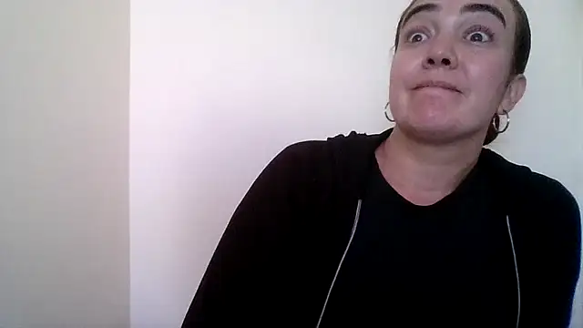 Snapshot of skayhot_ chatting on 05.20.26 skayhot online show from 05.20.26
