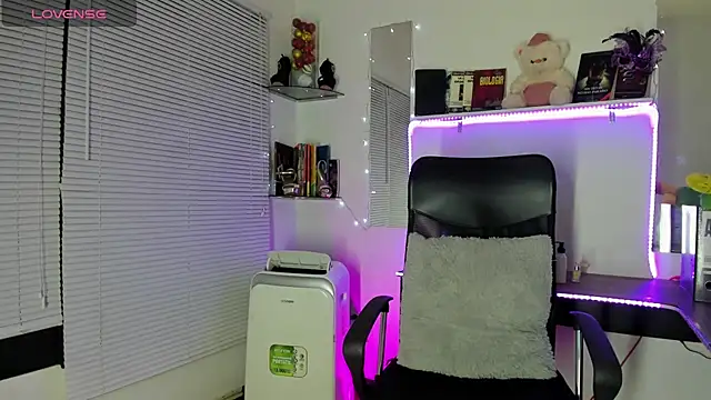 YUKIODAVIS online show from 03.07.25