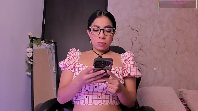 Snapshot of Mia_Gothzx chatting on 06.22.26 Mia Gothzx online show from 06.22.26