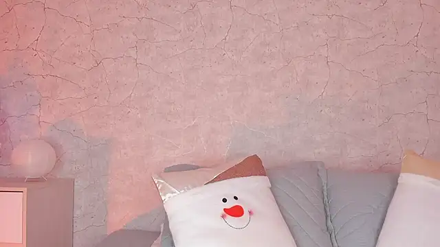 DahianaWalcott online show from 12.10.24