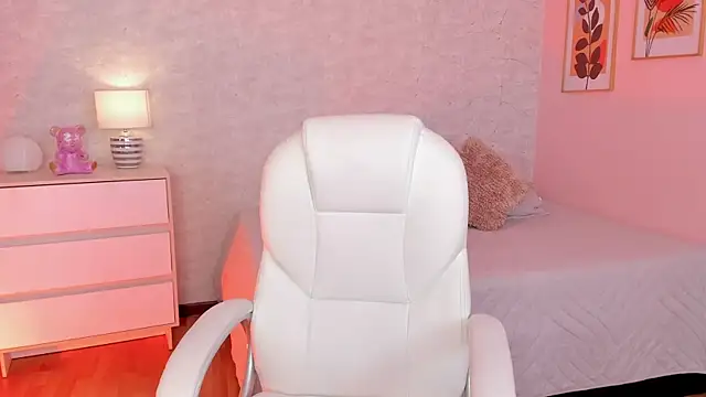 DahianaWalcott online show from 02.26.25