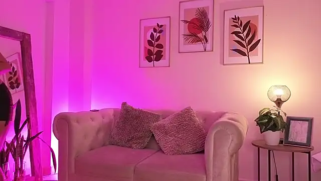 DahianaWalcott online show from 02.17.26