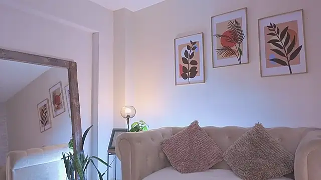 DahianaWalcott online show from 04.13.26