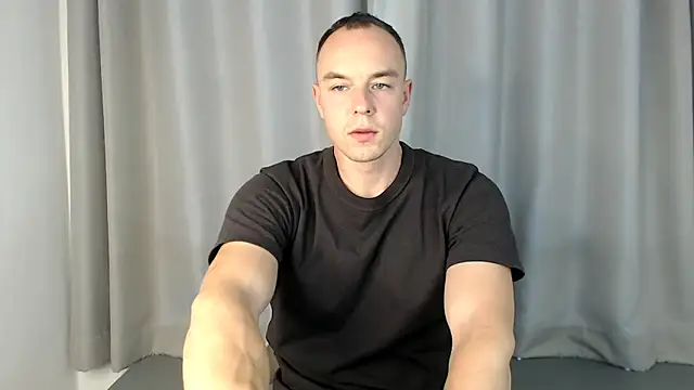 Snapshot of heilgarbest chatting on 11.22.25 heilgarbest online show from 11.22.25