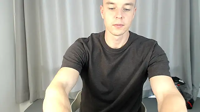 Snapshot of heilgarbest chatting on 11.27.25 heilgarbest online show from 11.27.25