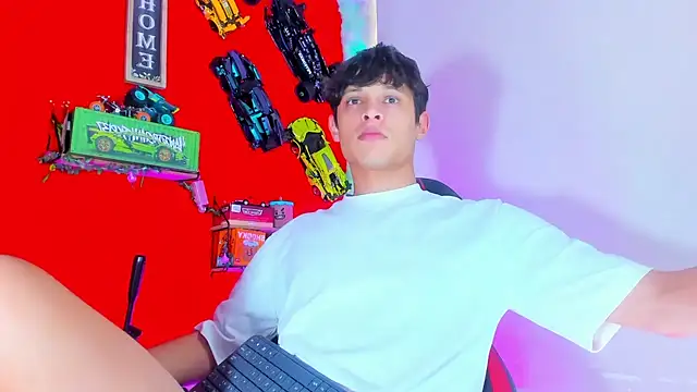 LilOwen  online show from 10.15.25