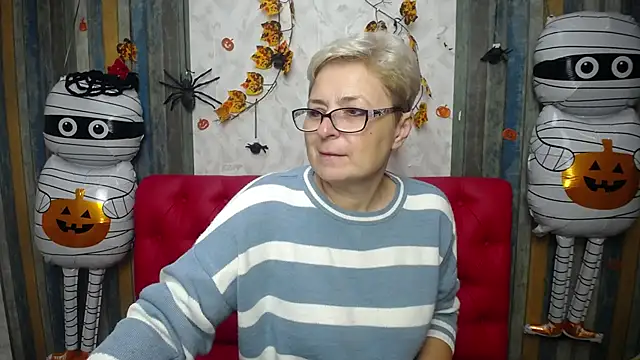 Snapshot of EmiliaGree chatting on 11.07.25 EmiliaGree online show from 11.07.25