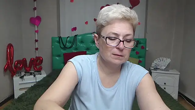 Snapshot of EmiliaGree chatting on 11.26.25 EmiliaGree online show from 11.26.25