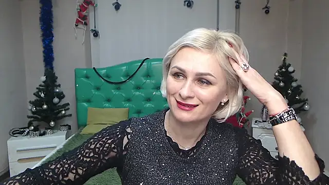 Snapshot of OliviaHorst chatting on 12.19.24 OliviaHorst online show from 12.19.24