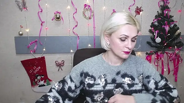 Snapshot of OliviaHorst chatting on 12.21.24 OliviaHorst online show from 12.21.24