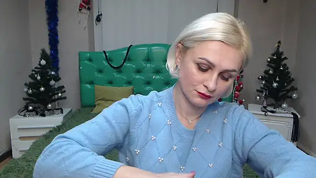 Snapshot of OliviaHorst chatting on 12.26.24 OliviaHorst online show from 12.26.24