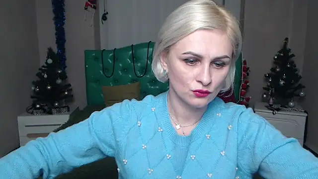 Snapshot of OliviaHorst chatting on 12.26.24 OliviaHorst online show from 12.26.24