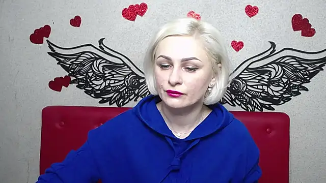 Snapshot of OliviaHorst chatting on 03.08.25 OliviaHorst online show from 03.08.25