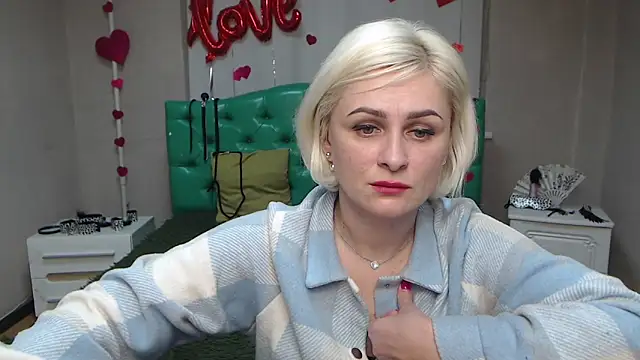 Snapshot of OliviaHorst chatting on 03.12.25 OliviaHorst online show from 03.12.25