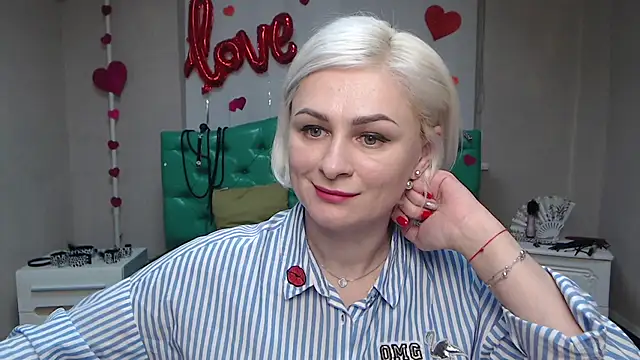 Snapshot of OliviaHorst chatting on 03.21.25 OliviaHorst online show from 03.21.25