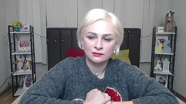 Snapshot of OliviaHorst chatting on 10.14.25 OliviaHorst online show from 10.14.25