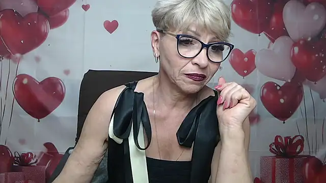 Snapshot of EllaBonito chatting on 05.16.26 EllaBonito online show from 05.16.26