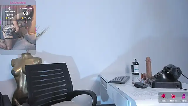 Snapshot of celestelewis chatting on 11.14.25 celestelewis online show from 11.14.25