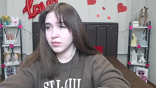 LauraHlot online show from 02.14.25