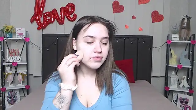 LauraHlot online show from 02.26.25