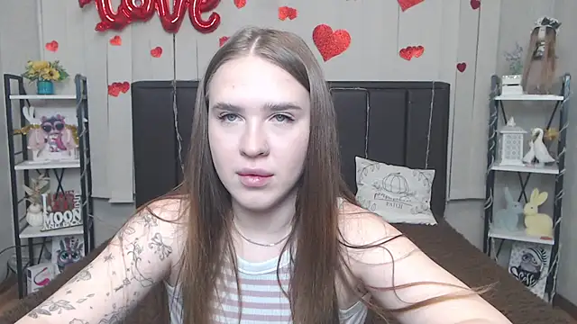 Snapshot of LauraHlot chatting on 05.08.26 LauraHlot online show from 05.08.26