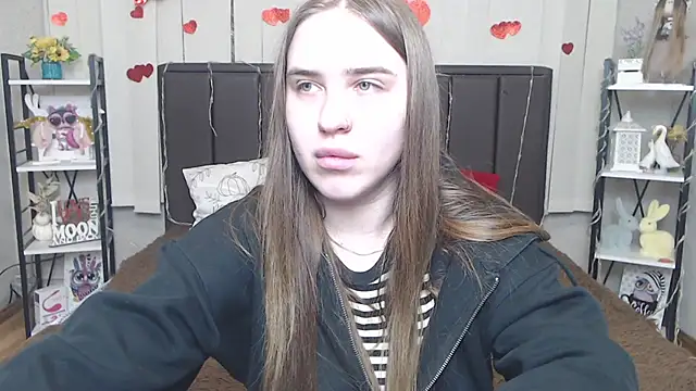 Snapshot of LauraHlot chatting on 05.31.26 LauraHlot online show from 05.31.26