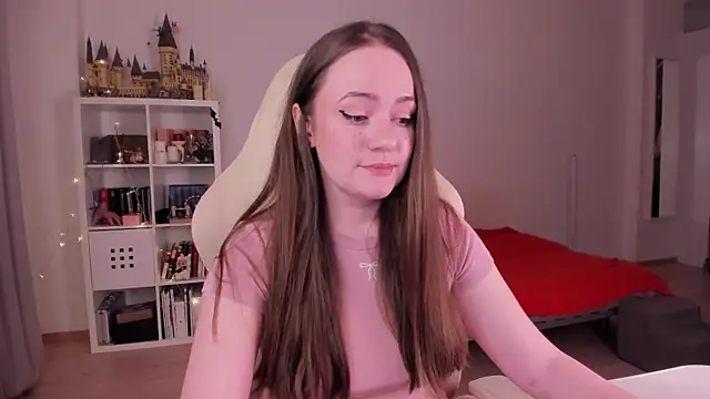 Snapshot of WalkingGirl chatting on 09.28.25 WalkingGirl online show from 09.28.25