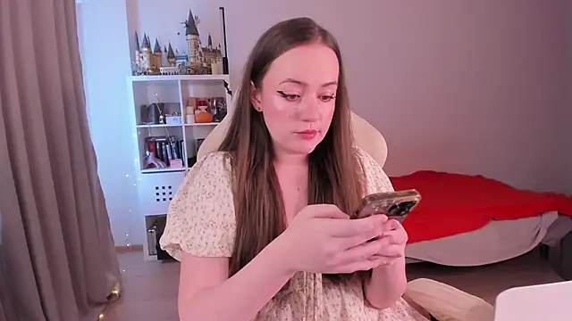 Snapshot of WalkingGirl chatting on 10.18.25 WalkingGirl online show from 10.18.25